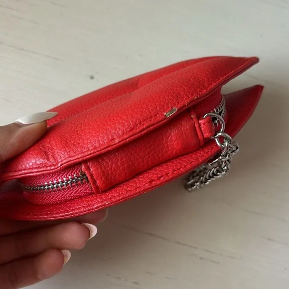 NWT Urban Outfitters red faux leather lip shaped wristlet - Picture 3 of 4